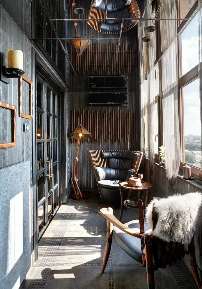 Затишний балкон у темних тонах