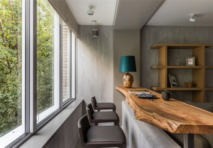 барна стійка з дерев'яною стільницею