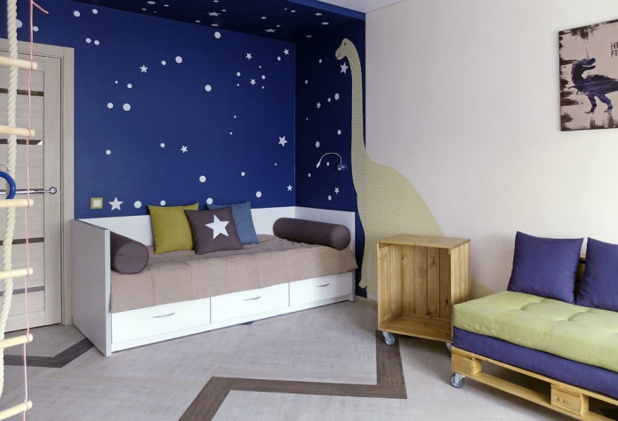 plastikowe łóżko we wnętrzu pokoju dziecięcego