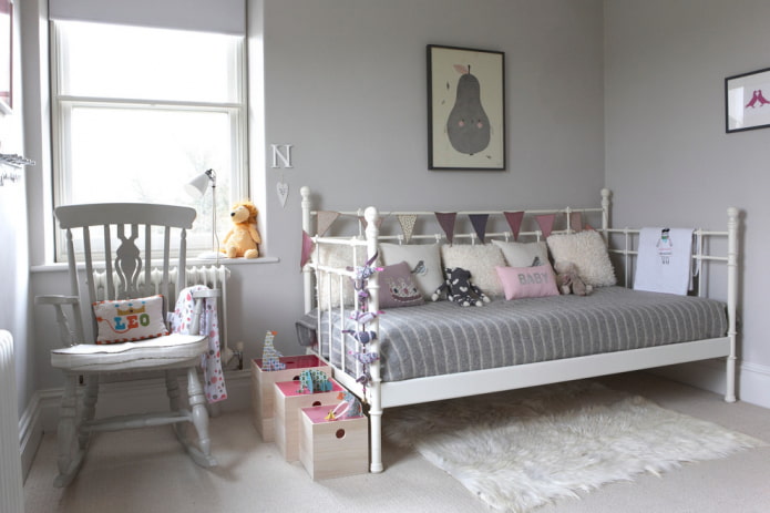 łóżko we wnętrzu dziecięcym