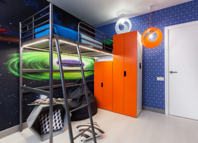 łóżko z oświetleniem we wnętrzu dziecięcym