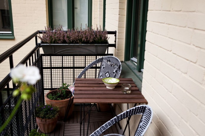 оформлення балкона відкритого типу