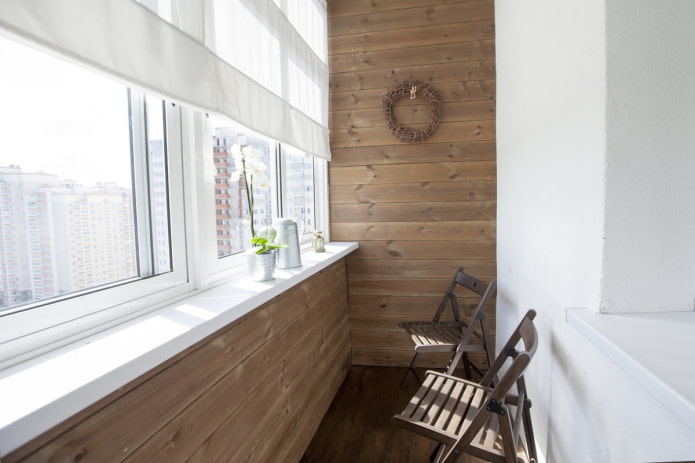 оздоблення стін в інтер'єрі балкона