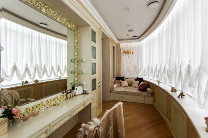 дизайн лоджії у класичному стилі