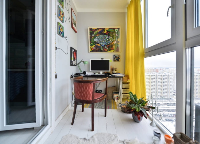 дизайн робочого кабінету на балконі