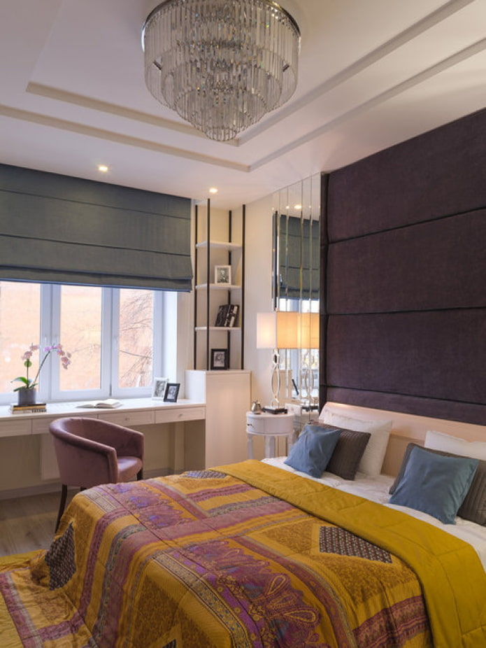 Schreibtisch auf der Fensterbank