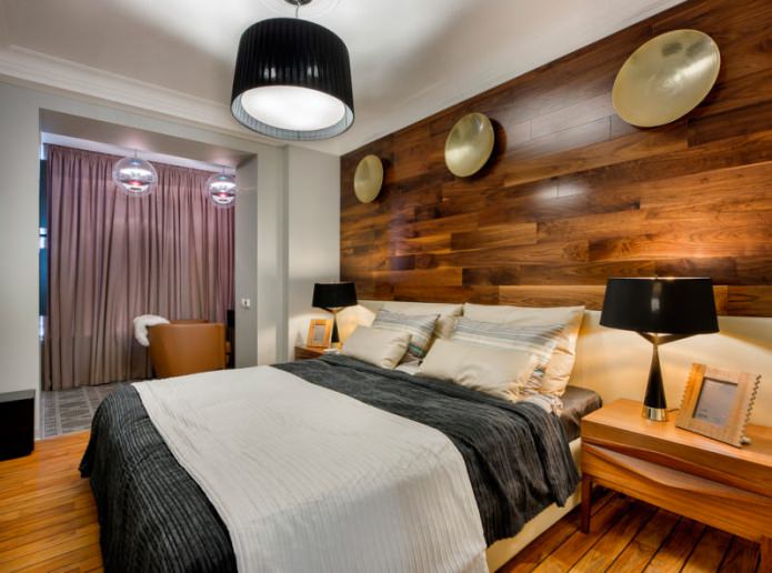 Laminat an der Wand im Schlafzimmer