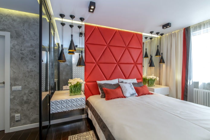 Sanfte rote Wand im Schlafzimmer