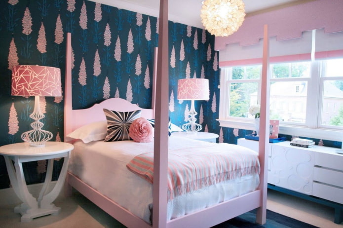 niebiesko-różowe wnętrze pokoju dziecięcego
