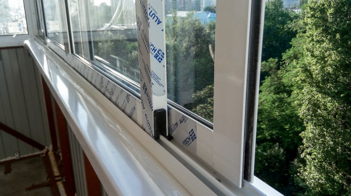 Скління балкона