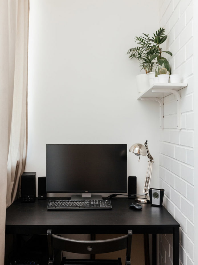 Світле робоче місце