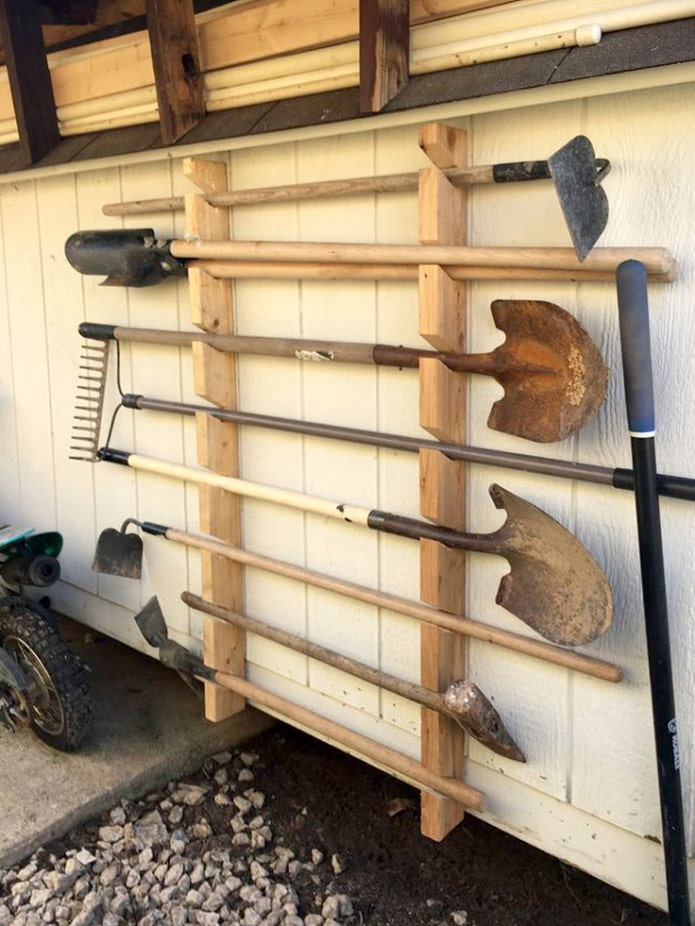 Стенд-стойка для инвентаря