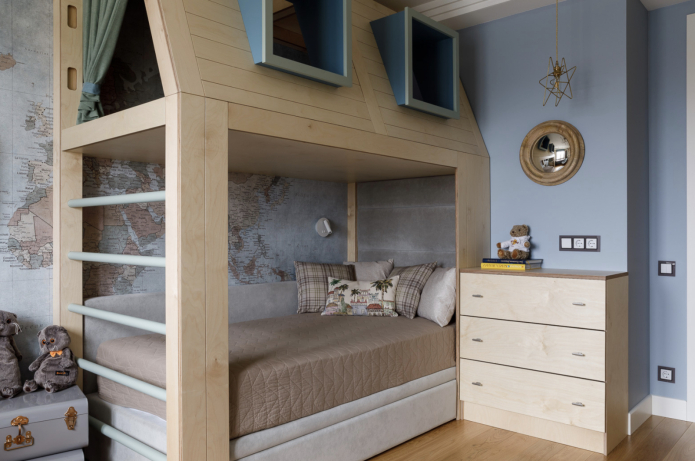 łóżko narożne w formie domku w pokoju dziecięcym