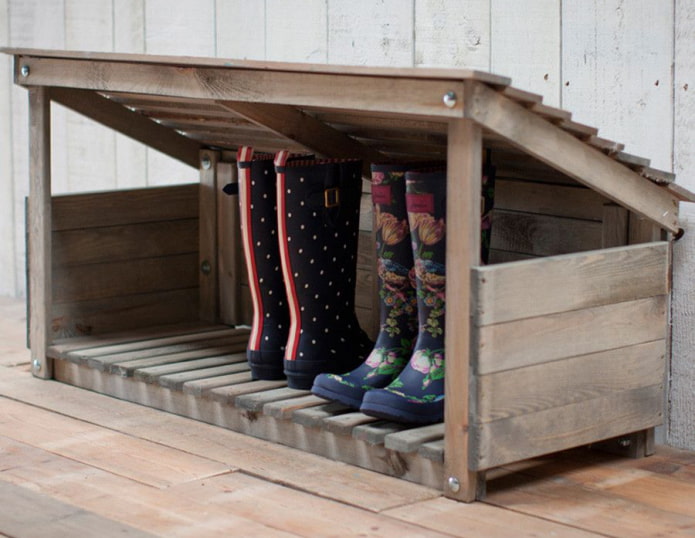Дом из досок для обуви