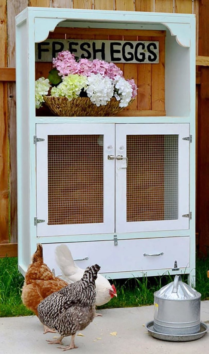 курятник из старого шкафчика
