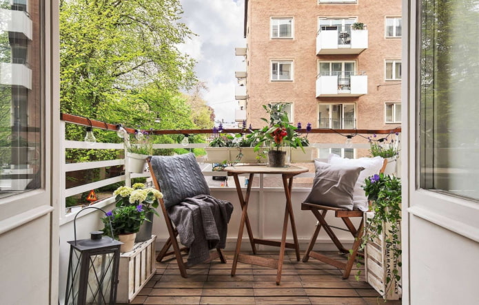 декор відкритого балкону