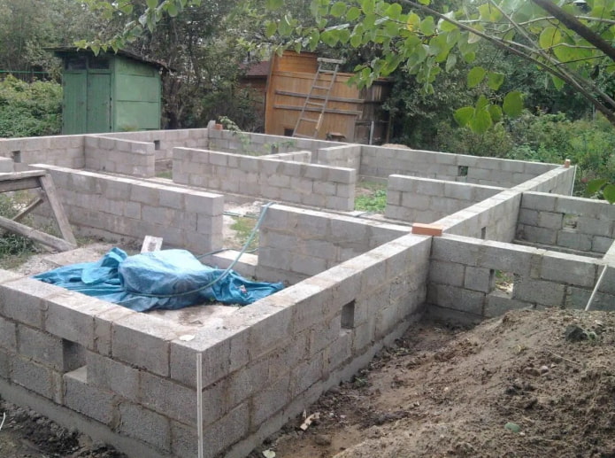 квадратные продухи в блочном фундаменте