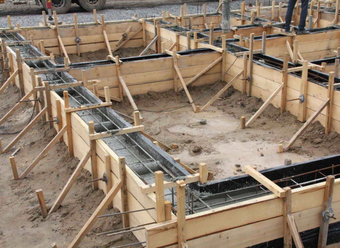 обустройство круглых продухов в ленточном фундаменте