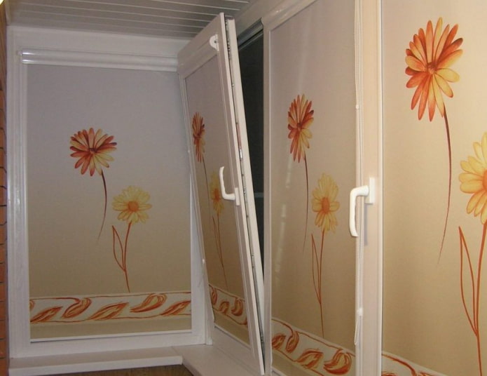 ролетні штори з квітами на лоджії