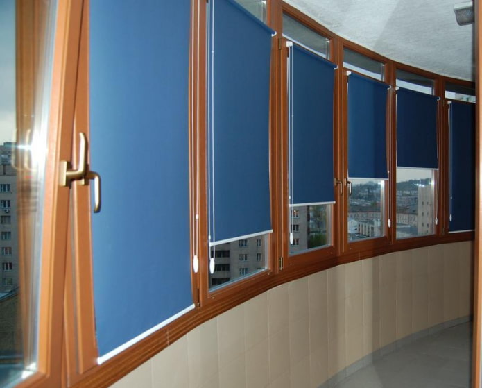 рольштори з повним захистом від сонця на лоджії