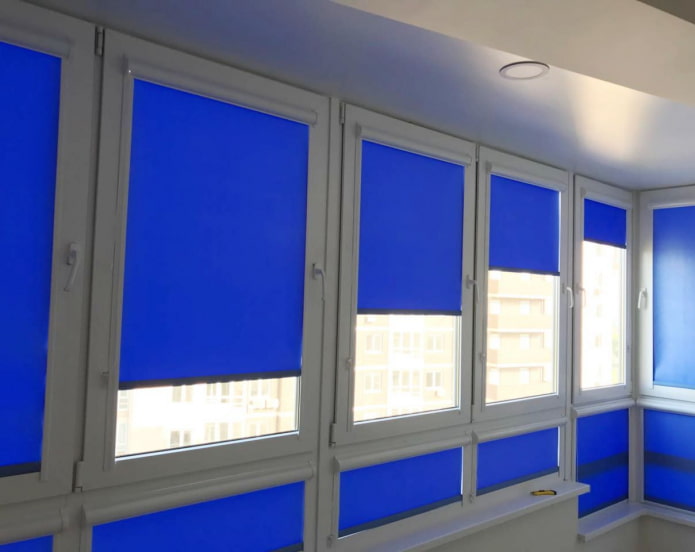 рольштори з поліестеру на лоджії