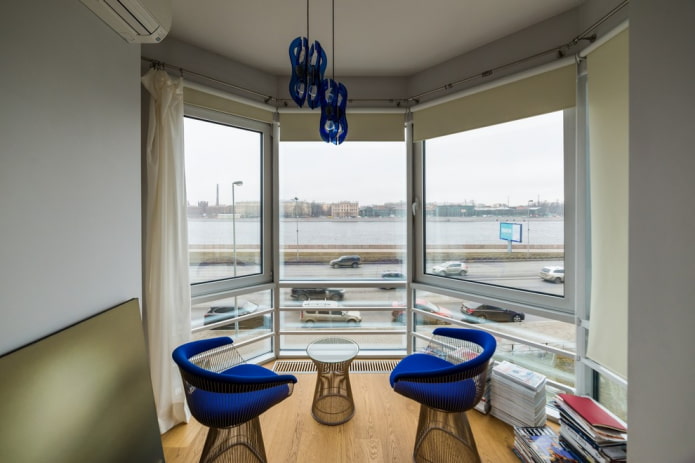 рольштори на лоджії з панорамним склінням