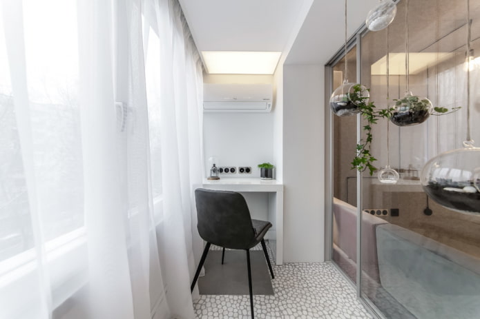 гардини в інтер'єрі лоджії