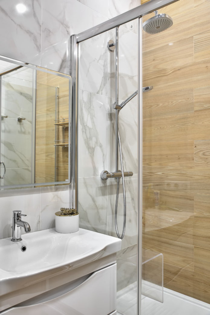 біло-коричнева ванна