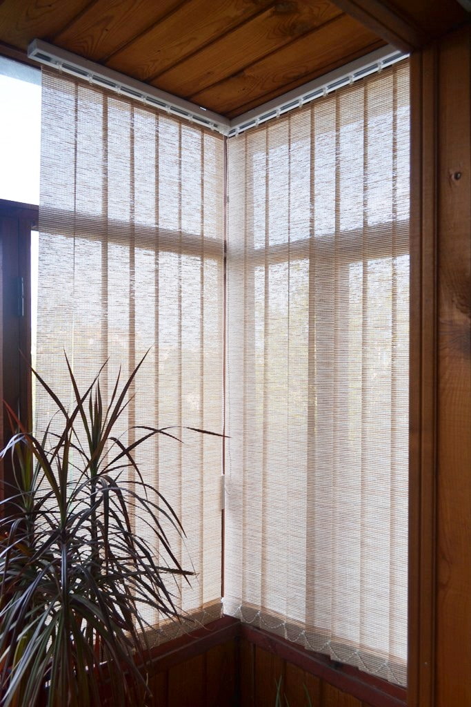 вертикальні ламелі на балконі