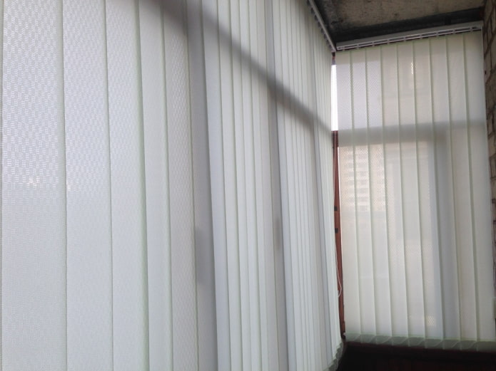 тканинні ламелі на балконі