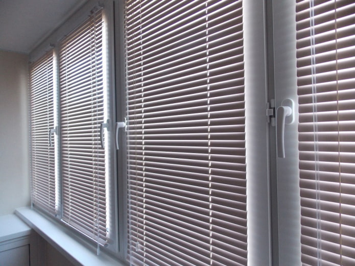 пластикові ламелі на лоджії