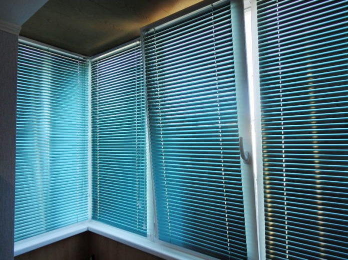 алюмінієві ламелі на лоджії